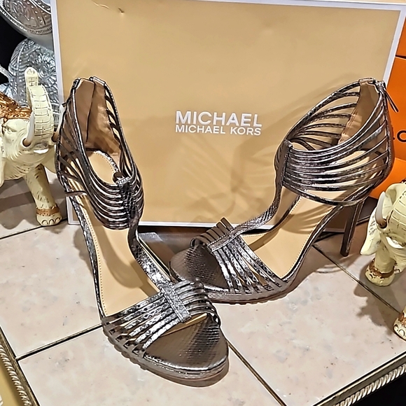NIB! HP!! Michael Kors Leann Leather Strappy Evening Sandals - Picture 3 of 12